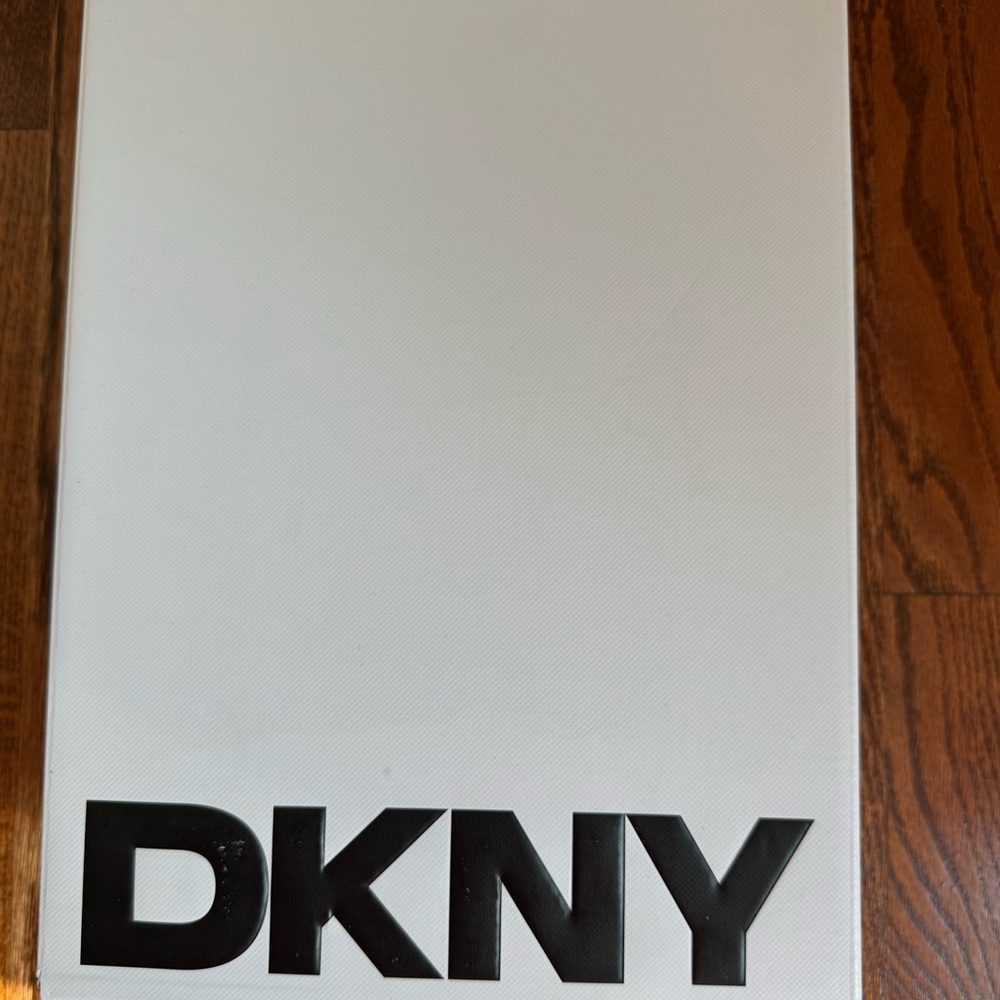DKNY Women’s Sneakers Like New - Picture 14 of 16